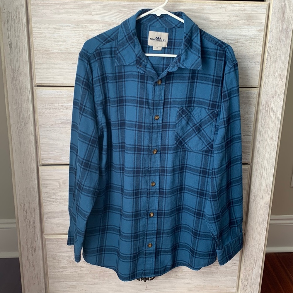 Men’s northeast outfitters blue plaid button up size L